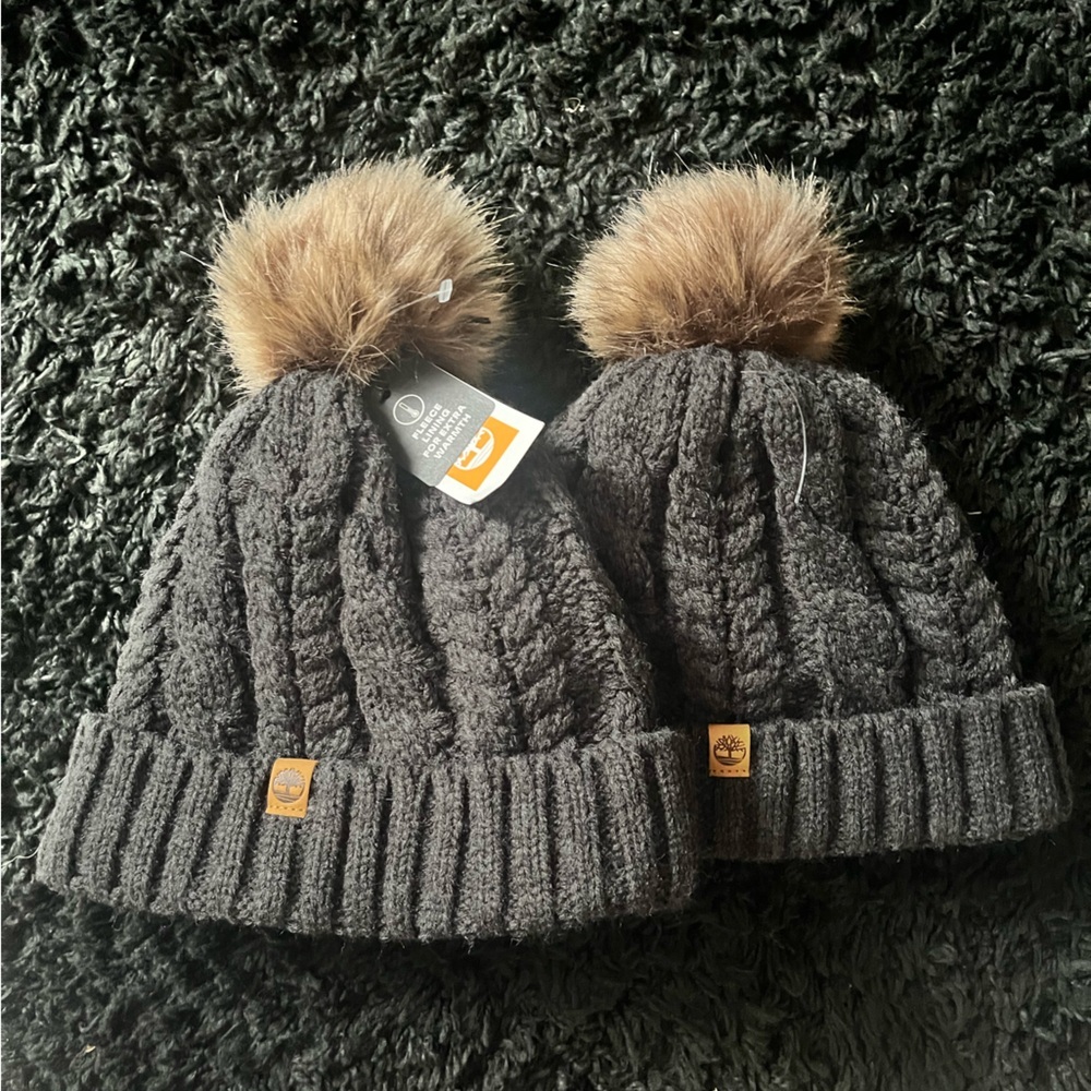 TIMBERLAND GRAY CABLE KNIT POM BEANIE